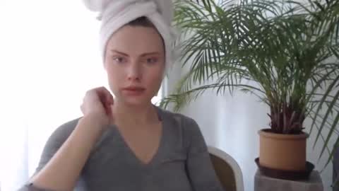 Snapshot of infinitiq45 chatting on December 27, 2:22 pm Sweet girl online show from December 27, 2:22 pm