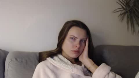 Snapshot of infinitiq45 chatting on December 28, 10:34 pm Sweet girl online show from December 28, 10:34 pm