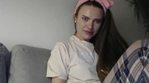 Snapshot of infinitiq45 chatting on February 10, 9:25 pm Sweet girl online show from February 10, 9:25 pm