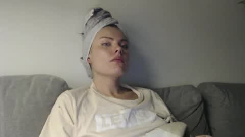 Snapshot of infinitiq45 chatting on February 12, 10:26 pm Sweet girl online show from February 12, 10:26 pm