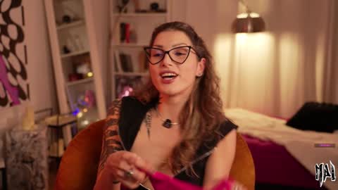 MAL ---  online show from February 19, 11:45 pm