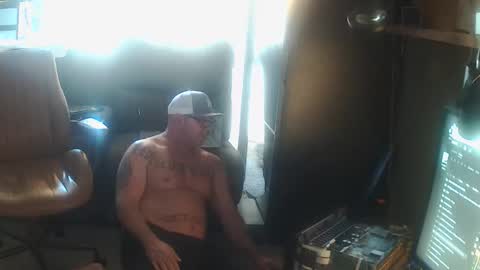 Snapshot of init2dentit chatting on March 11, 8:59 pm init2dentit online show from March 11, 8:59 pm