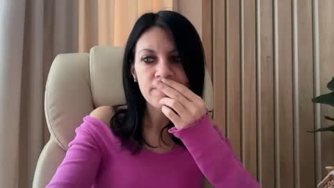 Snapshot of injaathome chatting on November 22, 10:14 am InjaAtHome online show from November 22, 10:14 am