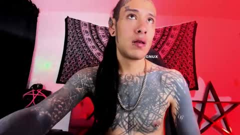 Snapshot of ink_u_buzz chatting on December 26, 11:46 pm Dani online show from December 26, 11:46 pm