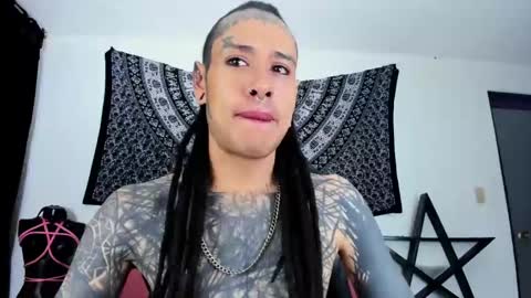 Snapshot of ink_u_buzz chatting on December 27, 3:42 am Dani online show from December 27, 3:42 am