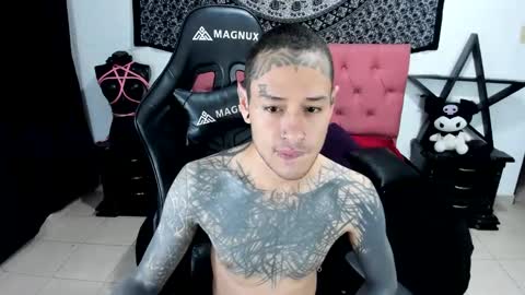 Snapshot of ink_u_buzz chatting on January 1, 1:58 am Dani online show from January 1, 1:58 am