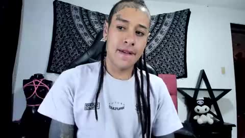 Snapshot of ink_u_buzz chatting on January 1, 12:11 pm Dani online show from January 1, 12:11 pm