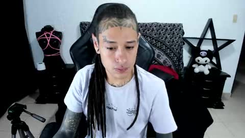 Snapshot of ink_u_buzz chatting on January 2, 2:54 am Dani online show from January 2, 2:54 am