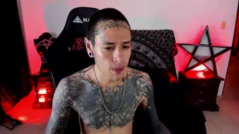 Snapshot of ink_u_buzz chatting on January 19, 9:23 pm Dani online show from January 19, 9:23 pm