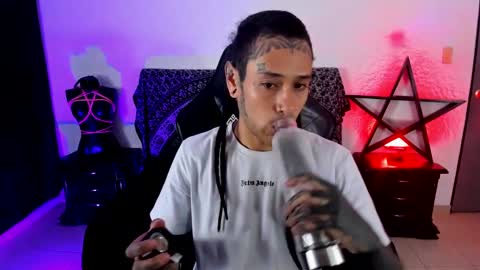 Snapshot of ink_u_buzz chatting on January 23, 1:08 am Dani online show from January 23, 1:08 am