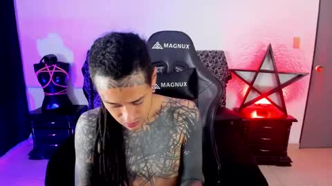 Snapshot of ink_u_buzz chatting on January 24, 11:26 am Dani online show from January 24, 11:26 am