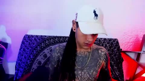 Snapshot of ink_u_buzz chatting on January 27, 2:10 am Dani online show from January 27, 2:10 am