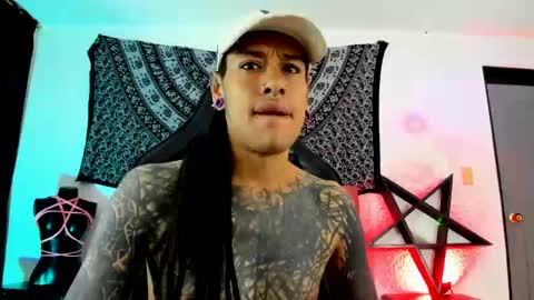 Snapshot of ink_u_buzz chatting on February 2, 4:59 am Dani online show from February 2, 4:59 am