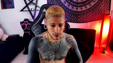 Snapshot of ink_u_buzz chatting on September 20, 10:11 pm Dani online show from September 20, 10:11 pm