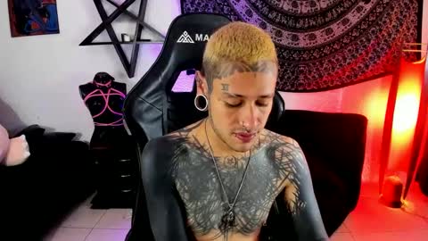 Snapshot of ink_u_buzz chatting on September 27, 8:03 pm Dani online show from September 27, 8:03 pm