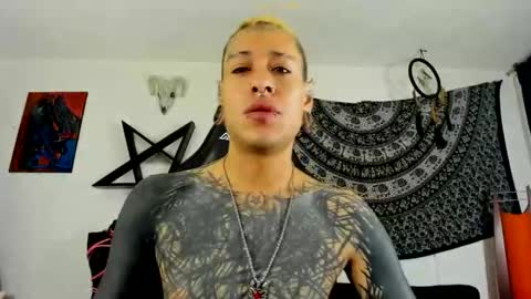 Snapshot of ink_u_buzz chatting on October 2, 11:39 am Dani online show from October 2, 11:39 am