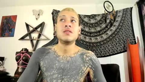 Snapshot of ink_u_buzz chatting on October 13, 2:28 pm Dani online show from October 13, 2:28 pm