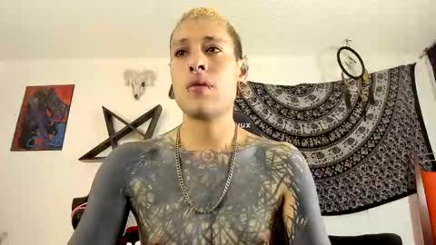 Snapshot of ink_u_buzz chatting on October 18, 2:40 pm Dani online show from October 18, 2:40 pm