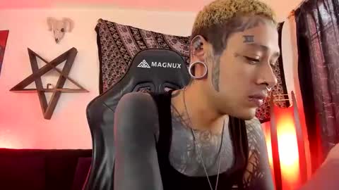 Snapshot of ink_u_buzz chatting on October 22, 4:18 pm Dani online show from October 22, 4:18 pm