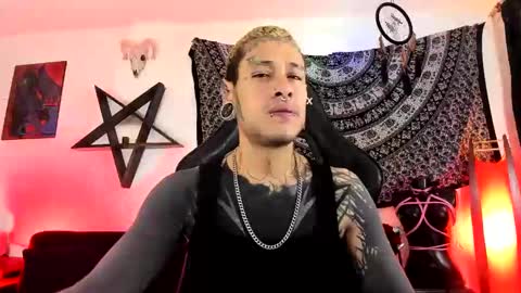 Snapshot of ink_u_buzz chatting on October 26, 2:56 pm Dani online show from October 26, 2:56 pm