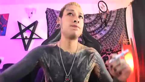 Snapshot of ink_u_buzz chatting on October 28, 6:50 am Dani online show from October 28, 6:50 am