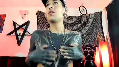 Snapshot of ink_u_buzz chatting on November 5, 10:54 pm Dani online show from November 5, 10:54 pm