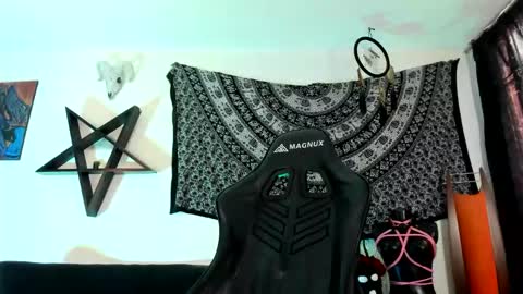 Snapshot of ink_u_buzz chatting on November 7, 3:45 pm Dani online show from November 7, 3:45 pm