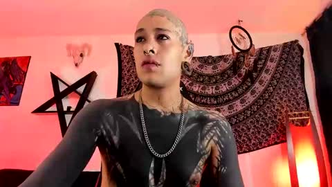 Snapshot of ink_u_buzz chatting on November 10, 4:55 am Dani online show from November 10, 4:55 am