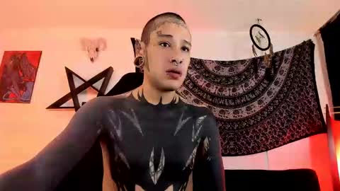 Snapshot of ink_u_buzz chatting on November 21, 6:39 pm Dani online show from November 21, 6:39 pm