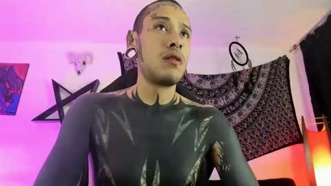 Snapshot of ink_u_buzz chatting on November 24, 12:32 am Dani online show from November 24, 12:32 am