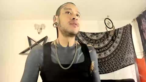 Snapshot of ink_u_buzz chatting on November 27, 3:03 pm Dani online show from November 27, 3:03 pm