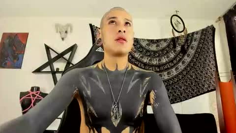 Snapshot of ink_u_buzz chatting on November 28, 8:00 pm Dani online show from November 28, 8:00 pm