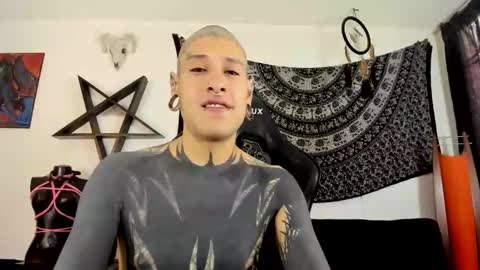 Snapshot of ink_u_buzz chatting on December 2, 2:12 pm Dani online show from December 2, 2:12 pm