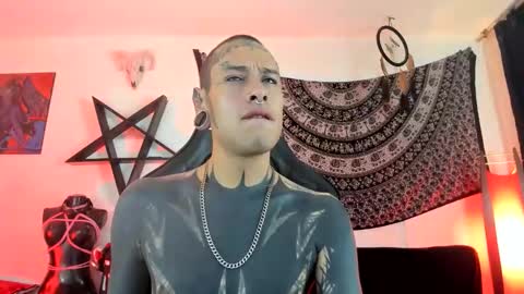 Snapshot of ink_u_buzz chatting on December 14, 11:20 pm Dani online show from December 14, 11:20 pm