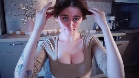 Lina online show from September 25, 2:10 pm