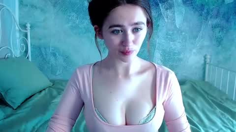 Lina online show from April 24, 1:35 pm