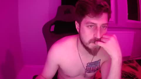 innocenntdevill40 online show from May 1, 10:03 pm
