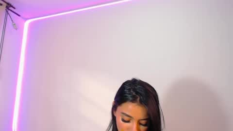 Snapshot of innocent_fox chatting on February 21, 9:32 pm Abril online show from February 21, 9:32 pm