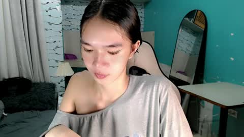 Snapshot of innocent_reign69 chatting on May 12, 4:15 pm Reign online show from May 12, 4:15 pm