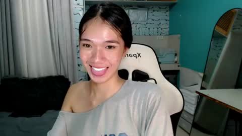 Snapshot of innocent_reign69 chatting on June 9, 8:09 pm Reign online show from June 9, 8:09 pm