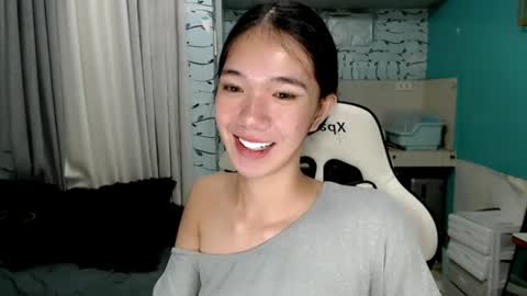 Snapshot of innocent_reign69 chatting on June 15, 9:28 pm Reign online show from June 15, 9:28 pm