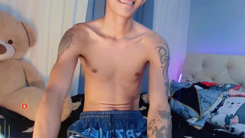 Snapshot of innocent_twinkxx chatting on December 16, 7:00 pm calvin online show from December 16, 7:00 pm