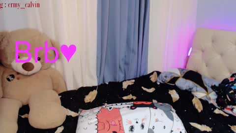 Snapshot of innocent_twinkxx chatting on December 18, 8:25 pm calvin online show from December 18, 8:25 pm