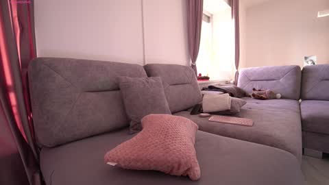 Snapshot of innocentemmy chatting on December 16, 1:32 pm Maria online show from December 16, 1:32 pm