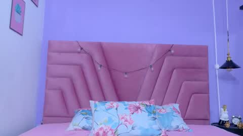 innocenthazel online show from December 14, 12:32 pm