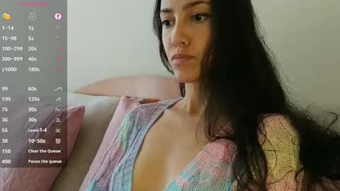 Laroa online show from September 22, 8:00 pm