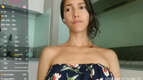 Laroa online show from March 5, 3:30 pm