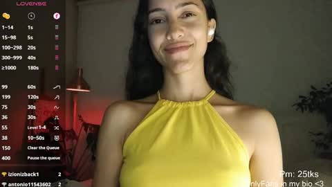 Snapshot of innocentlatiina chatting on May 5, 10:18 pm Laroa online show from May 5, 10:18 pm