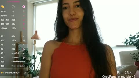 Snapshot of innocentlatiina chatting on May 6, 5:51 pm Laroa online show from May 6, 5:51 pm