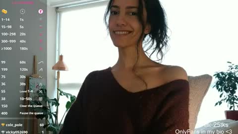 Snapshot of innocentlatiina chatting on May 14, 4:14 pm Laroa online show from May 14, 4:14 pm